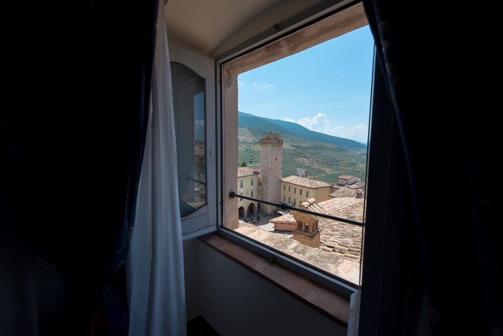 Antica Dimora Alla Rocca Треви Екстериор снимка
